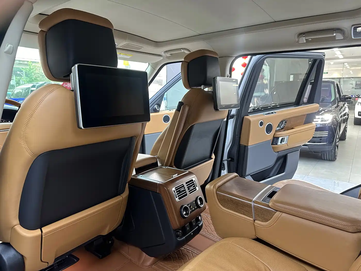 Land Rover Range Rover 2020 3.0 L6 Supreme Creation Extended Version фото 18