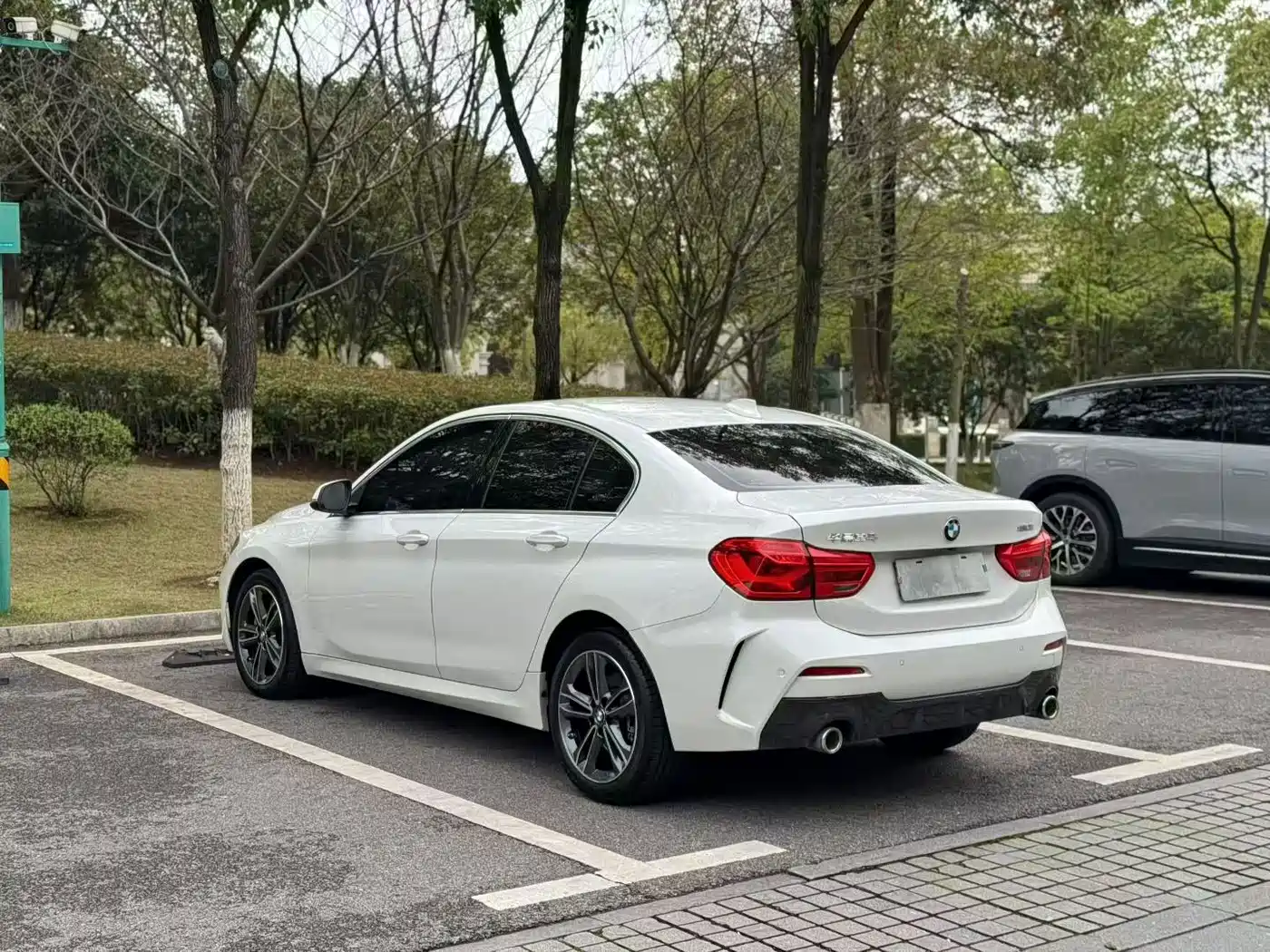 BMW 1 Series 2021 120i M Sport фото 9