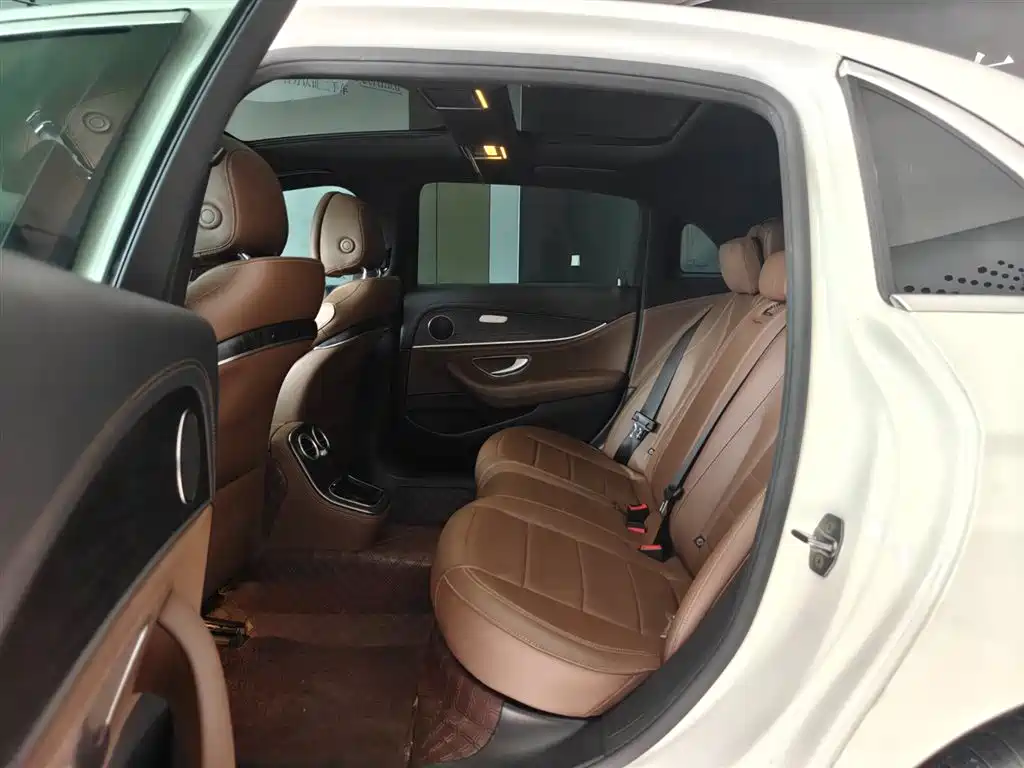 Mercedes-Benz E-Class 2022 E 300 L Sport Fashion фото 8