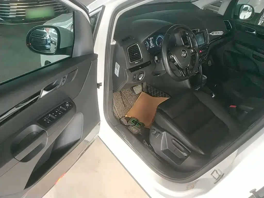 Volkswagen Sharan 2016 2016 380TSI Premium 7-seater