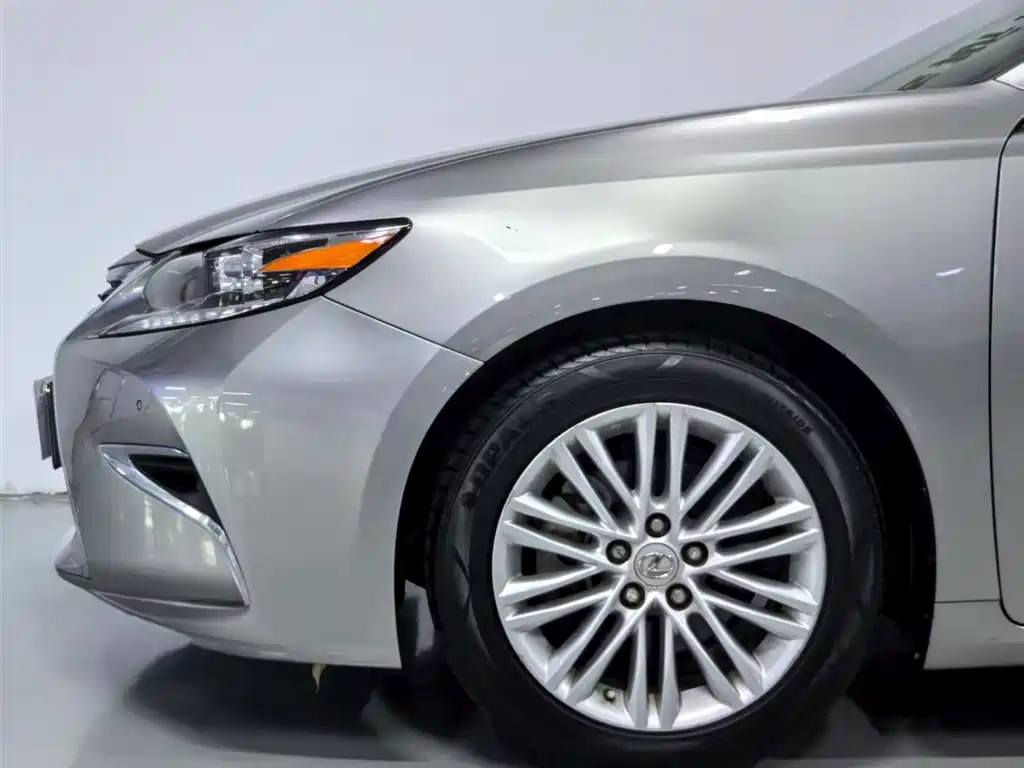 Lexus ES 2015 200 Elite Edition фото 12