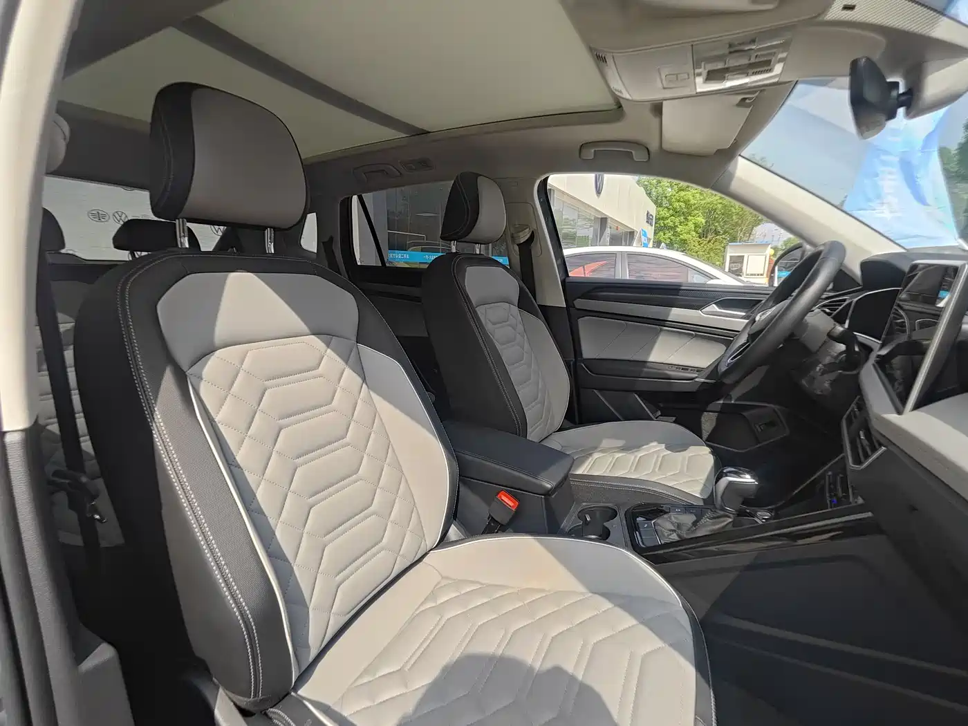 Volkswagen Tayron 2023 300TSI 2WD Luxury Plus Advanced Edition фото 9