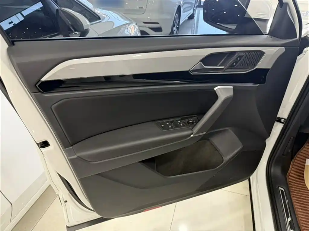 Volkswagen Tayron 2019 330TSI 2WD Luxury China VI фото 5