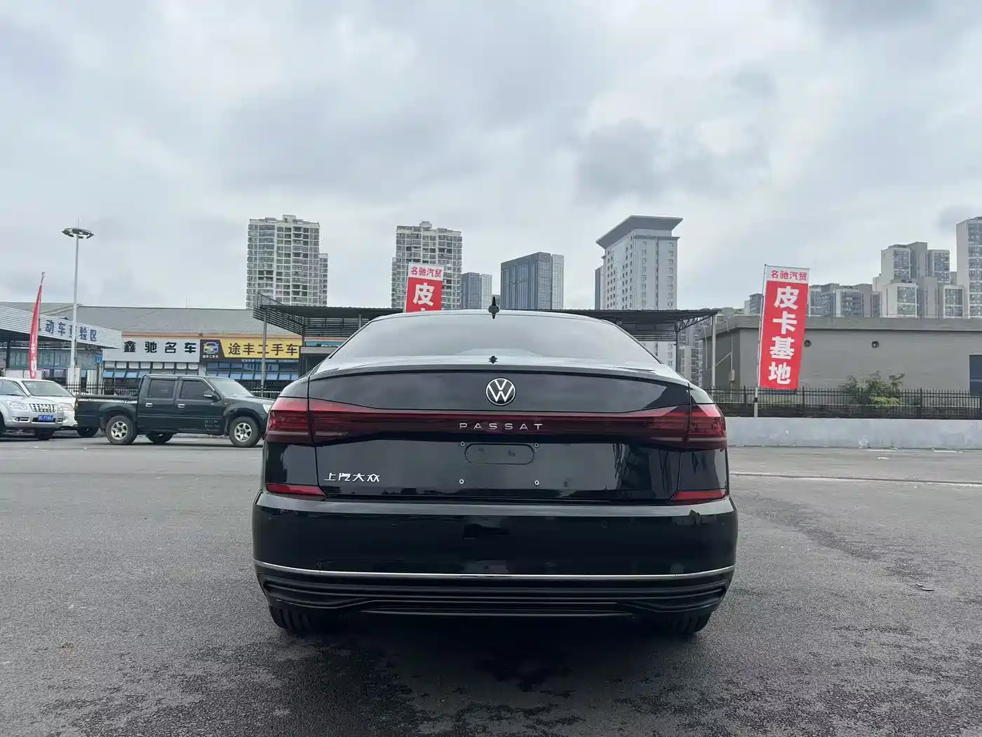 Volkswagen Passat 2025 Outstanding 330TSI Starlight Elite Edition фото 4