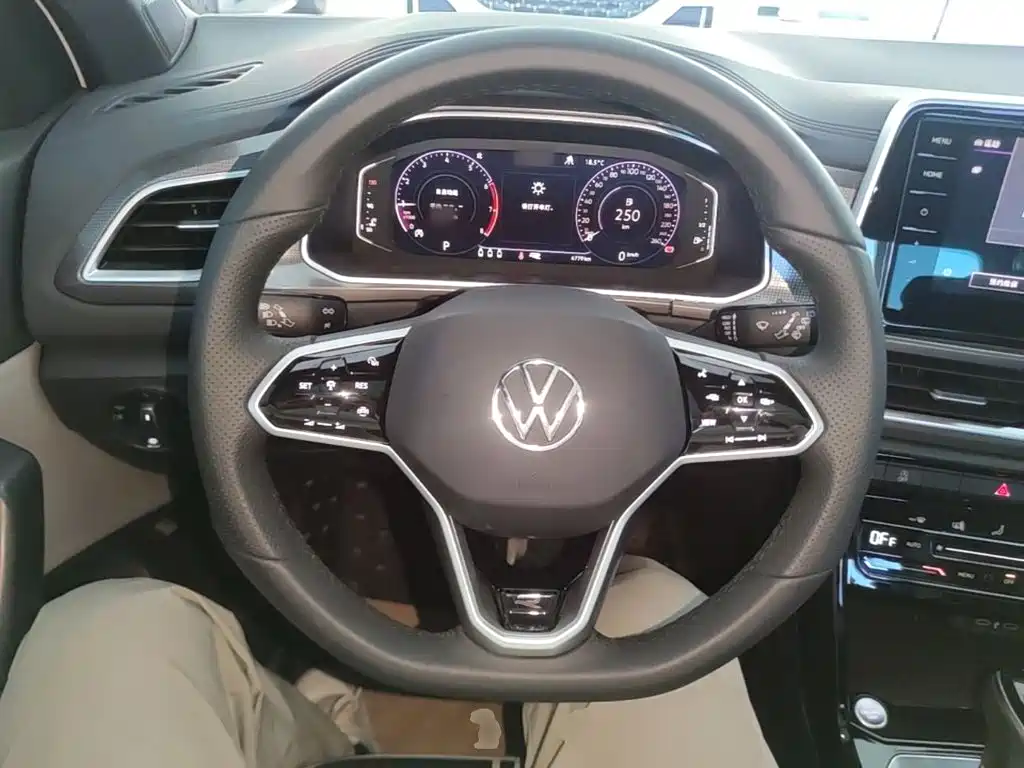Volkswagen T-ROC 2025 2025 Second Facelift 300TSI DSG 2WD Morning Light Edition