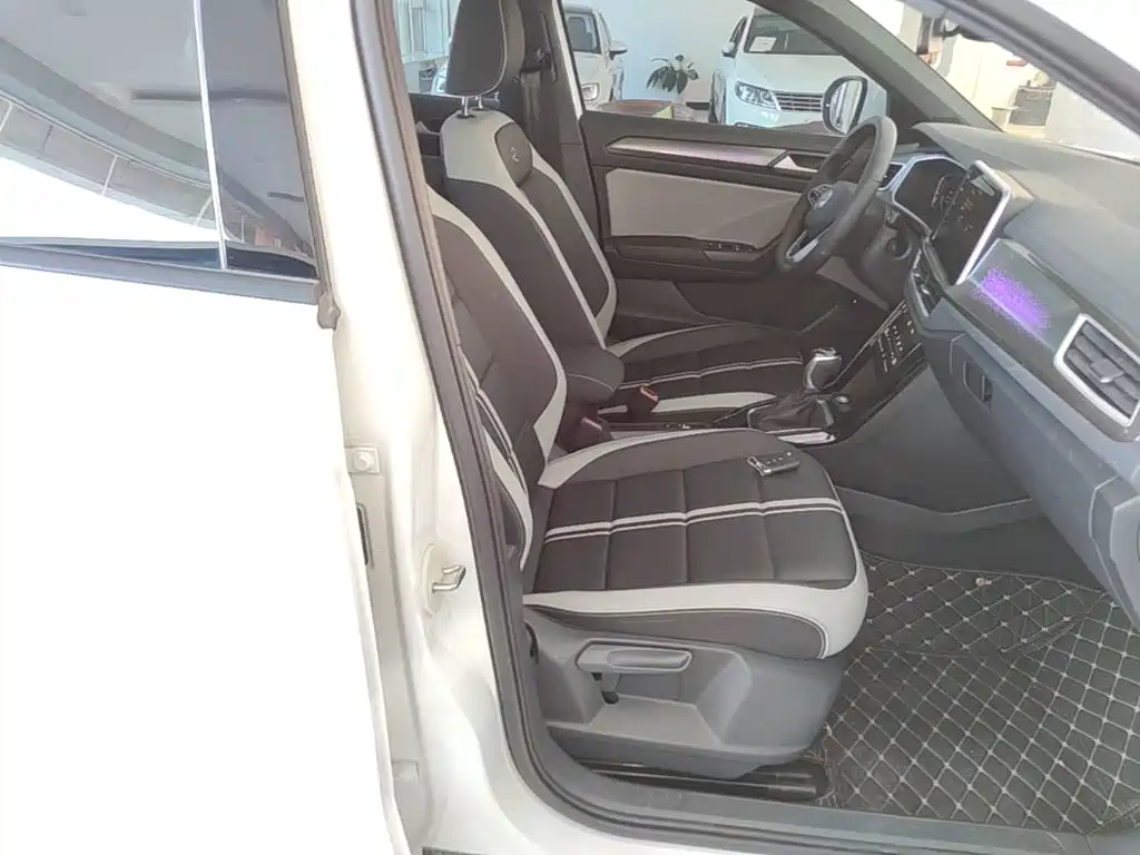 Volkswagen T-ROC 2025 2025 Second Facelift 300TSI DSG 2WD Morning Light Edition