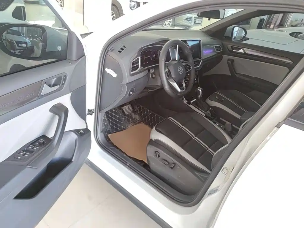 Volkswagen T-ROC 2025 2025 Second Facelift 300TSI DSG 2WD Morning Light Edition