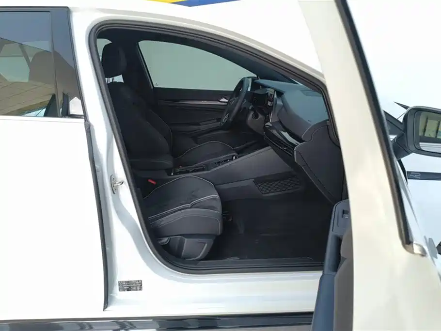 Volkswagen Golf 2023 Facelift 280TSI DSG R-Line Lite фото 8