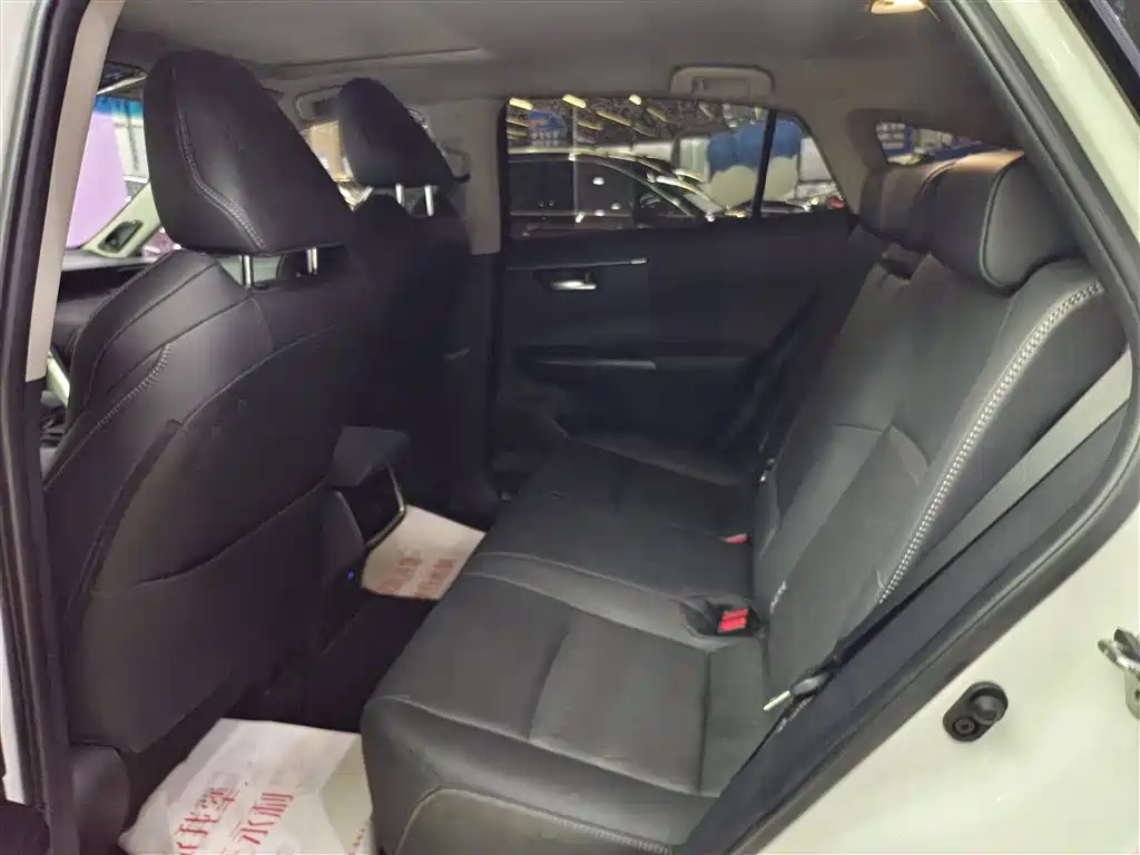 Toyota Venza 2022 2.0L CVT 2WD Premium фото 11