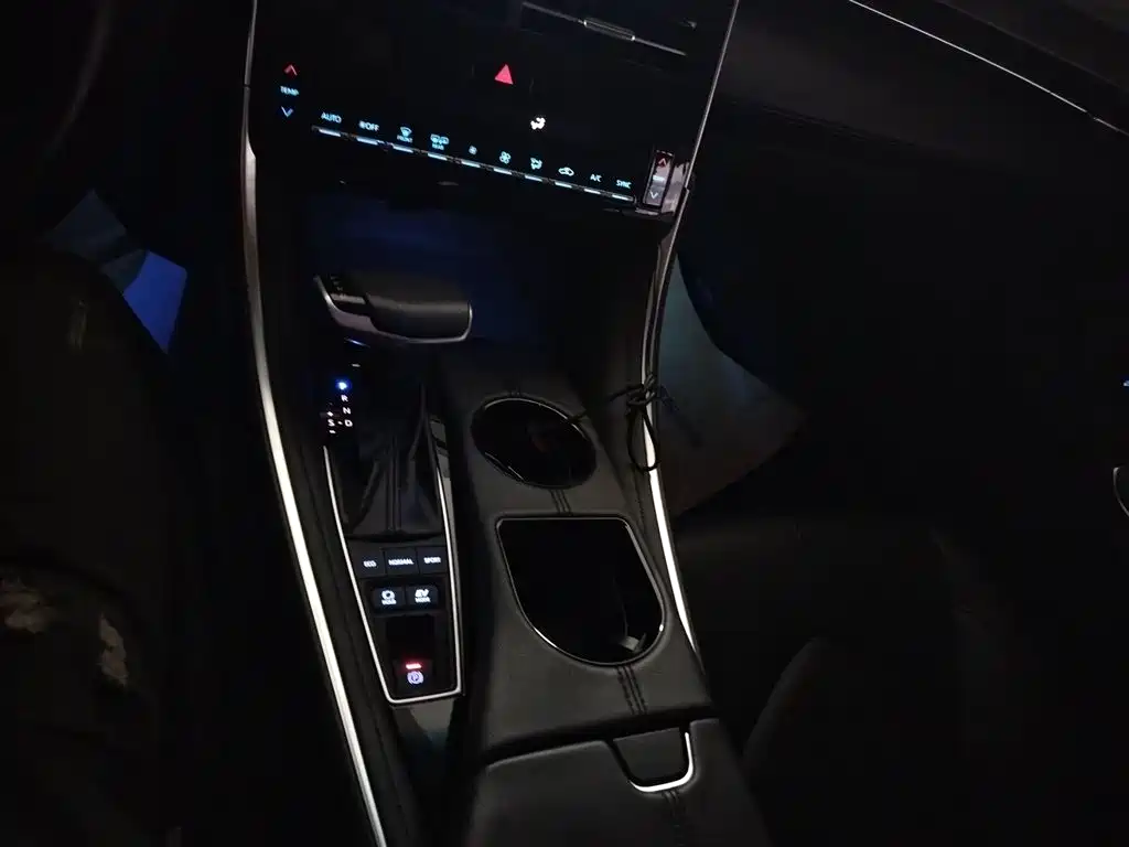 Toyota Avalon 2023 Dual Hybrid 2.5L Aspiration Edition фото 10