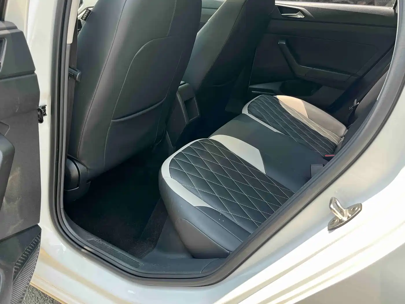 Volkswagen Polo 2019 Plus 1.5L Automatic Colorful Tech Edition фото 15