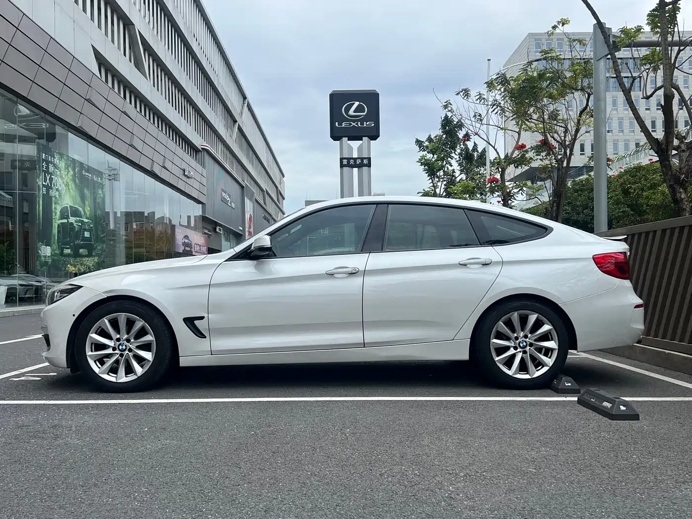 BMW 3 Series GT 2018 320i Fashion фото 4