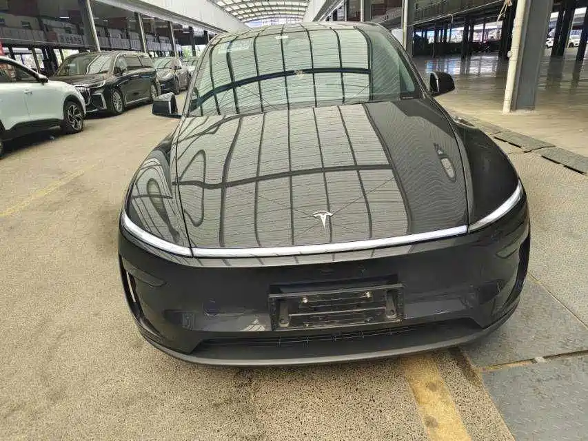 Фото 1 - Tesla Model Y
