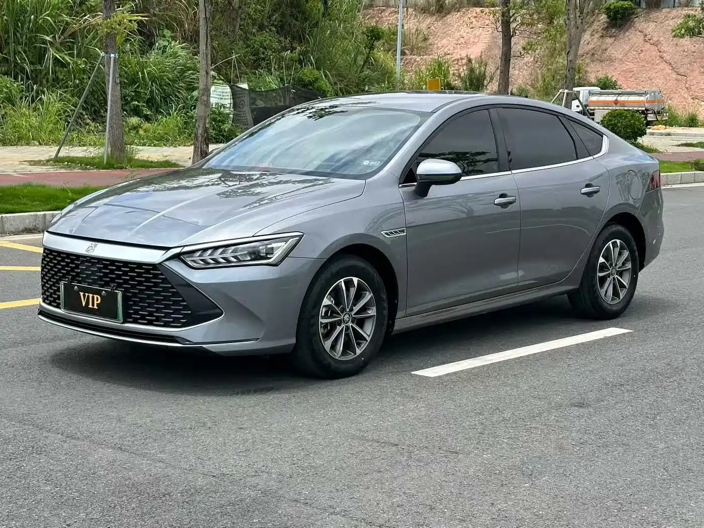 BYD Qin PLUS 2024 Glory Edition DM-i 55KM Leading