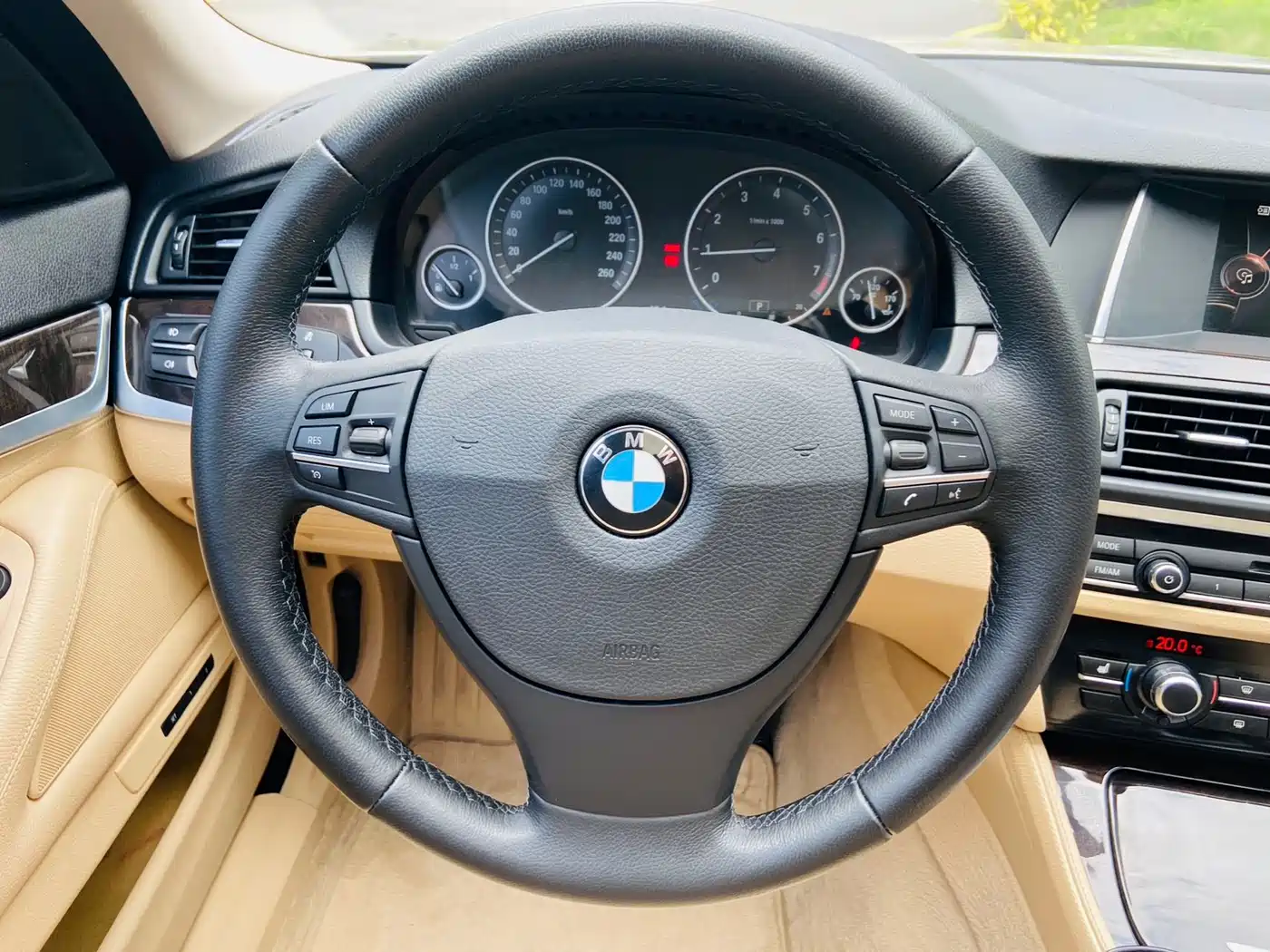 BMW 5 Series 2014 525Li Leading фото 17