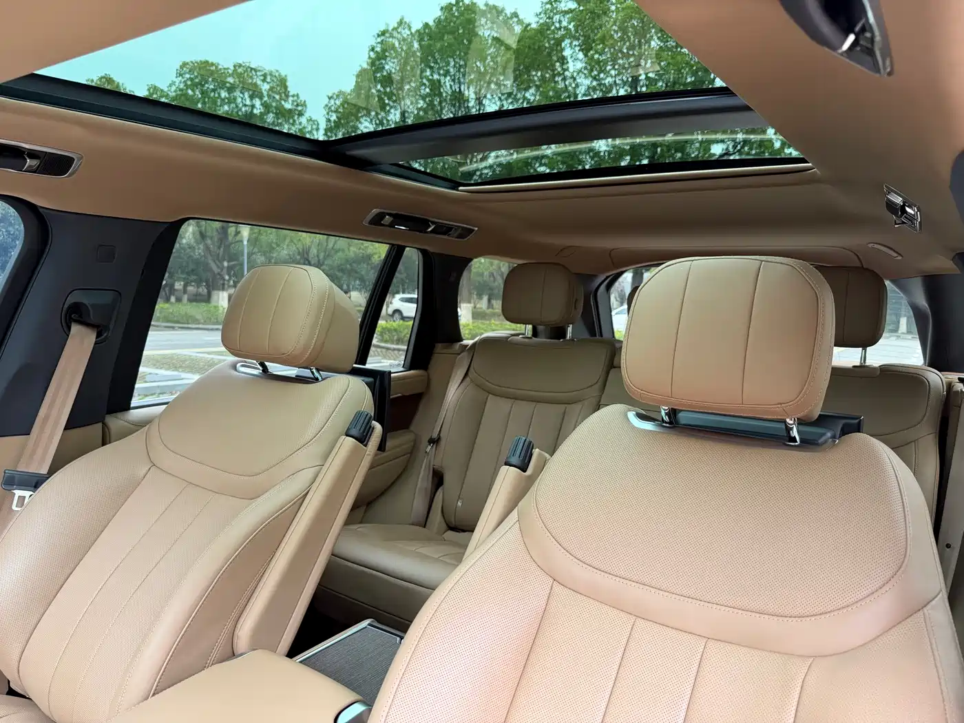 Land Rover Range Rover 2023 3.0 L6 400PS Genesis Extended Version фото 9