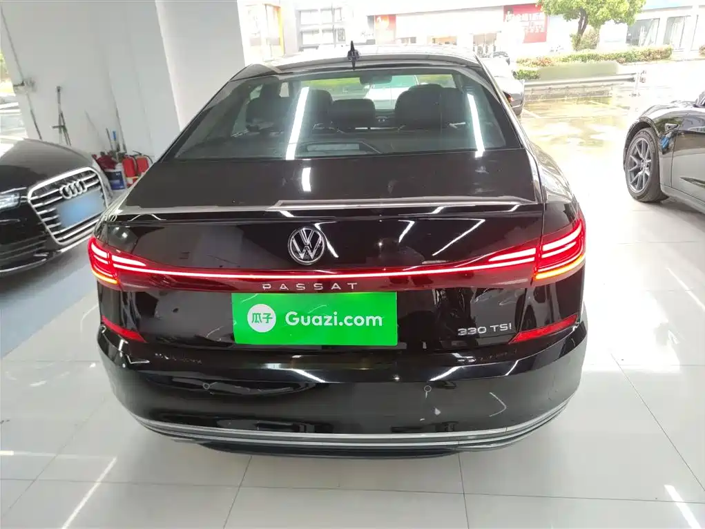 Volkswagen Passat 2022 330TSI Luxury Edition фото 6