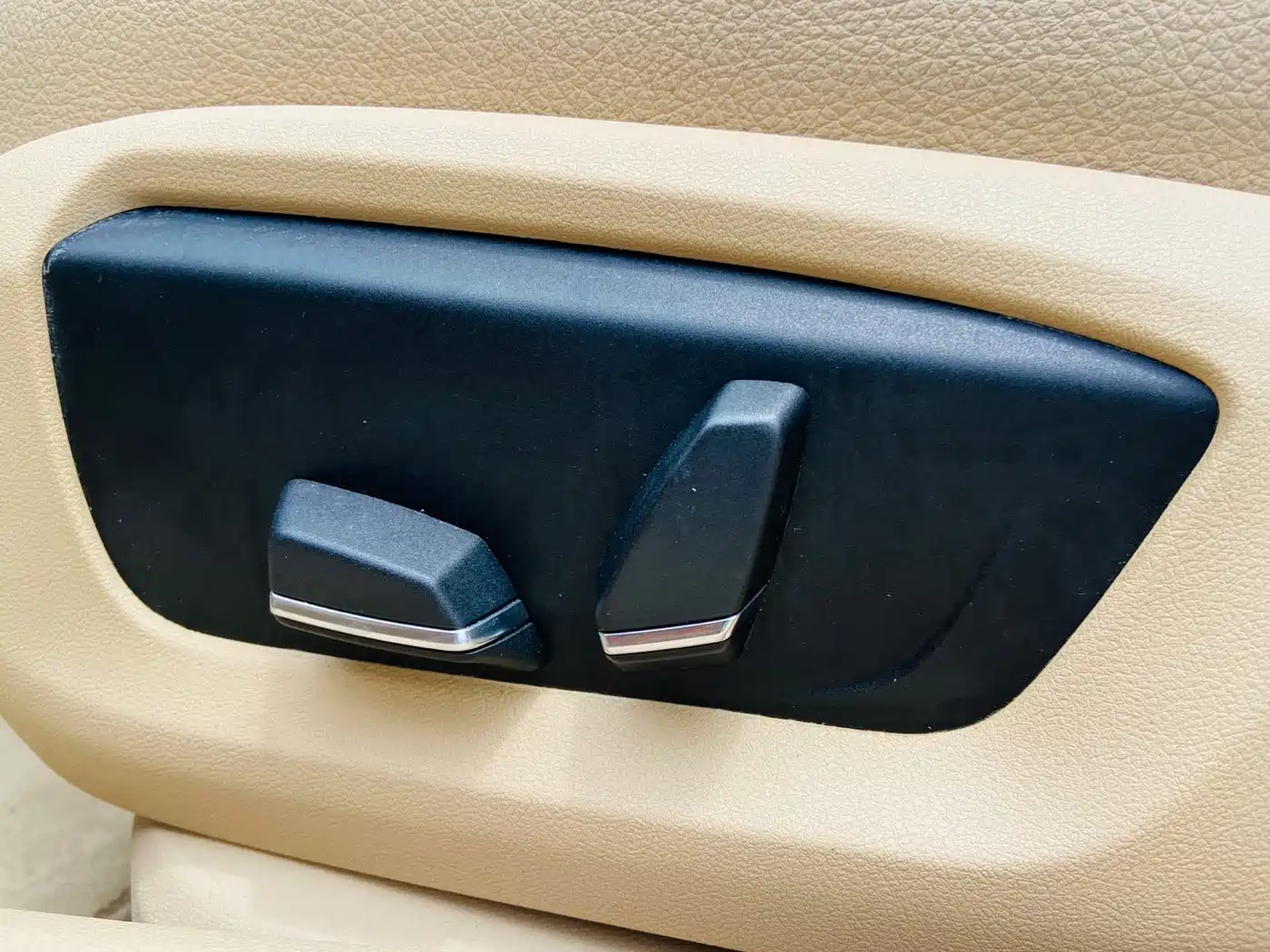 BMW 5 Series 2014 525Li Leading фото 24