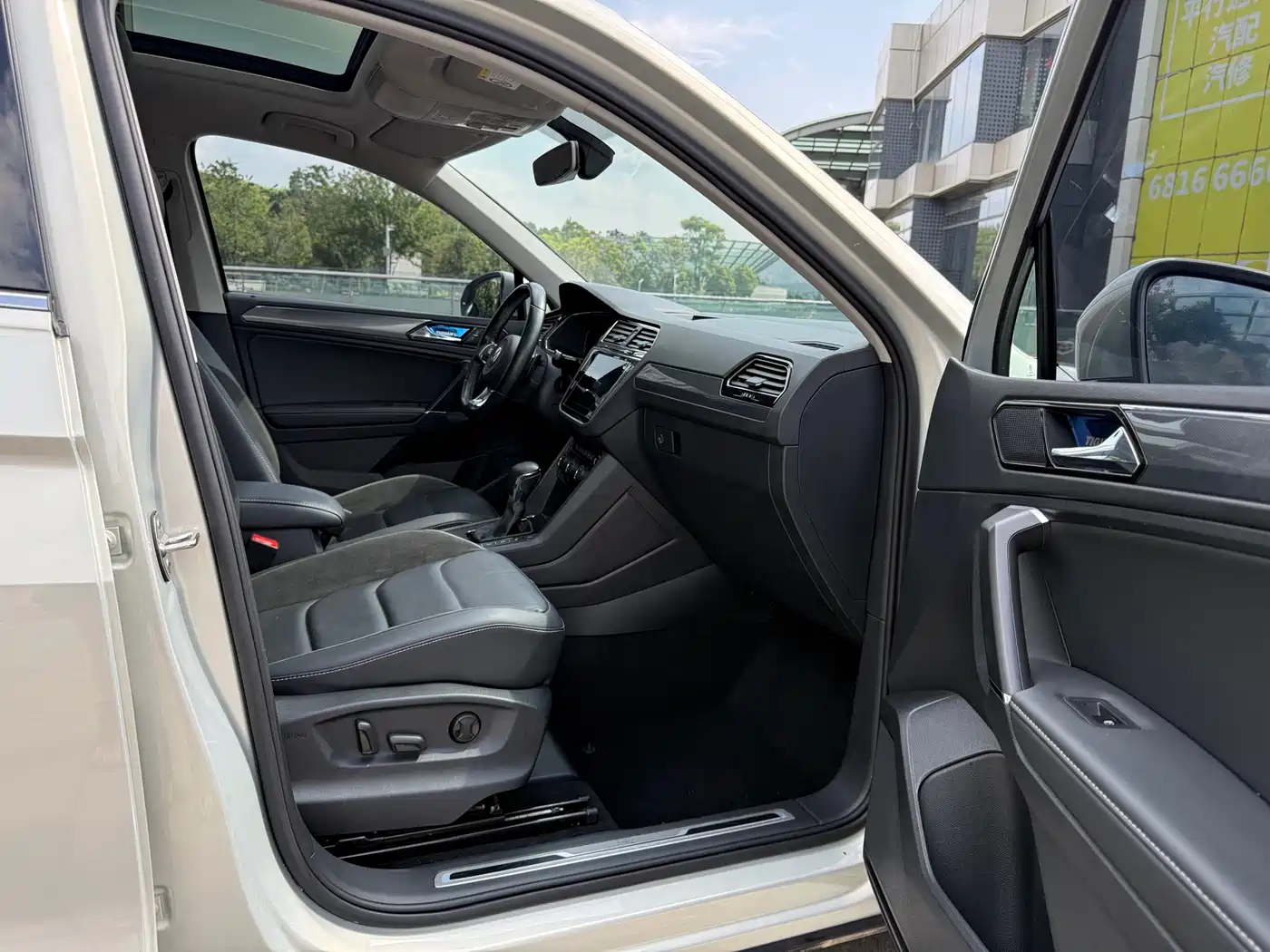 Volkswagen Tiguan L 2021 330TSI Automatic 2WD R-Line Premium фото 20