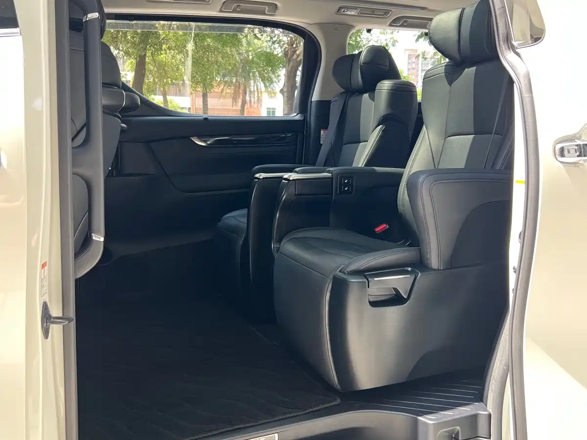 Toyota Vellfire фото 23
