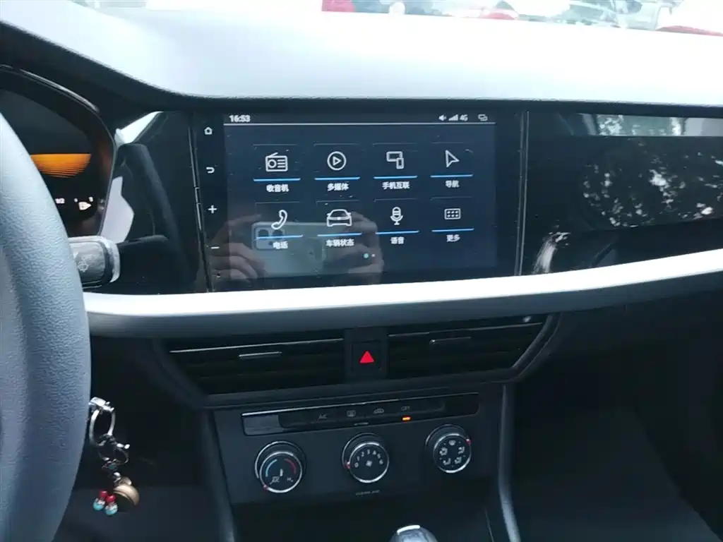 Volkswagen Lavida 2022 1.5L Auto Comfort Edition фото 13