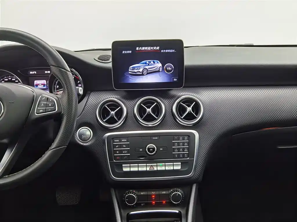Mercedes-Benz A-Class (Import) 2018 A 200 Fashion фото 12