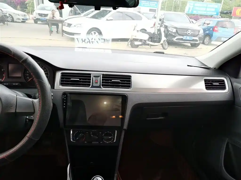 Volkswagen Santana 2015 1.6L Manual Comfort Edition фото 13