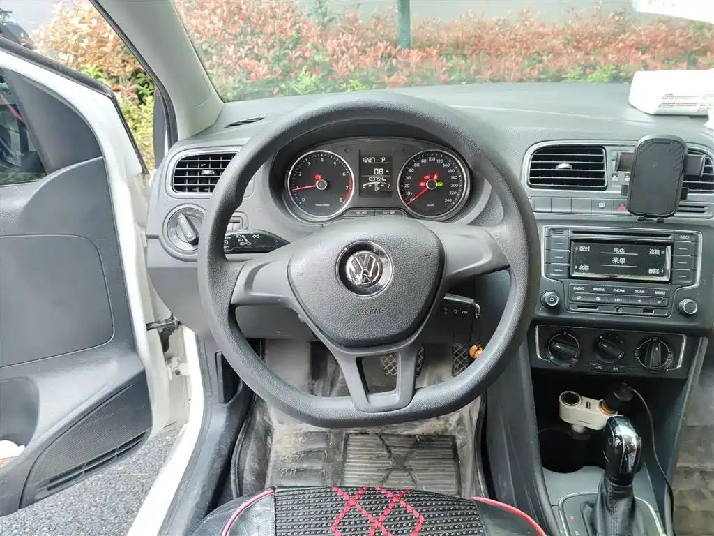 Volkswagen Polo 2014 1.4L Automatic Comfort Edition фото 3