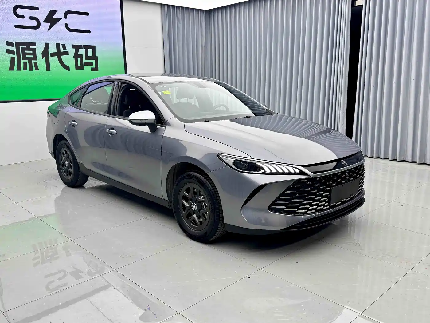 BYD Qin PLUS 2026 DM-i 128KM Progressive фото 6