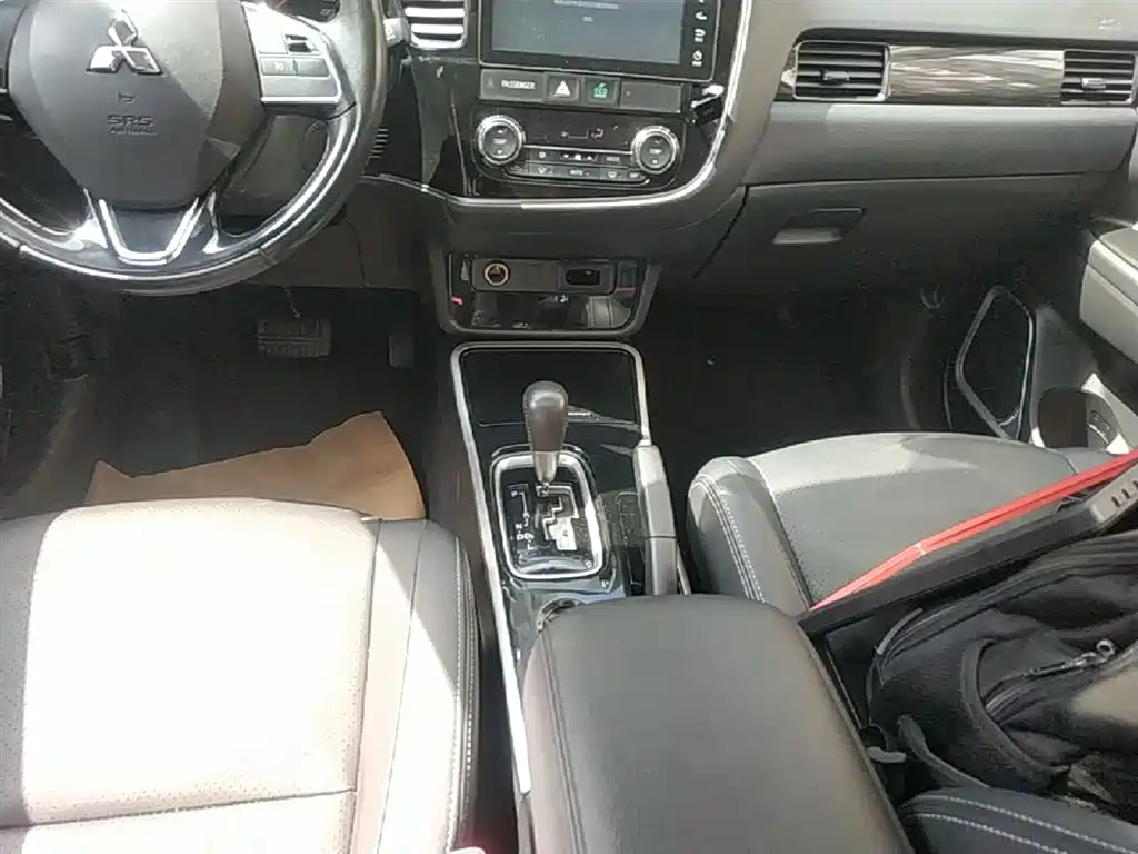 Mitsubishi Outlander 2018 2.0L 2WD Glory Edition 5-seater фото 14
