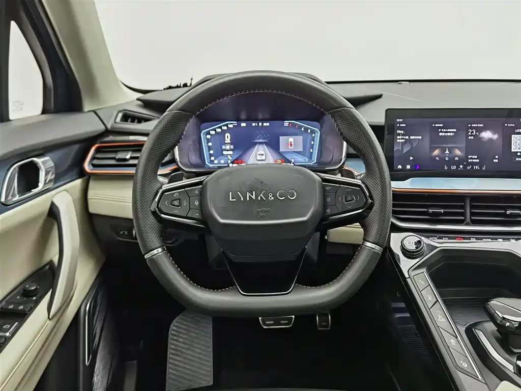 Lynk & Co 06 2020 1.5T Halo фото 11