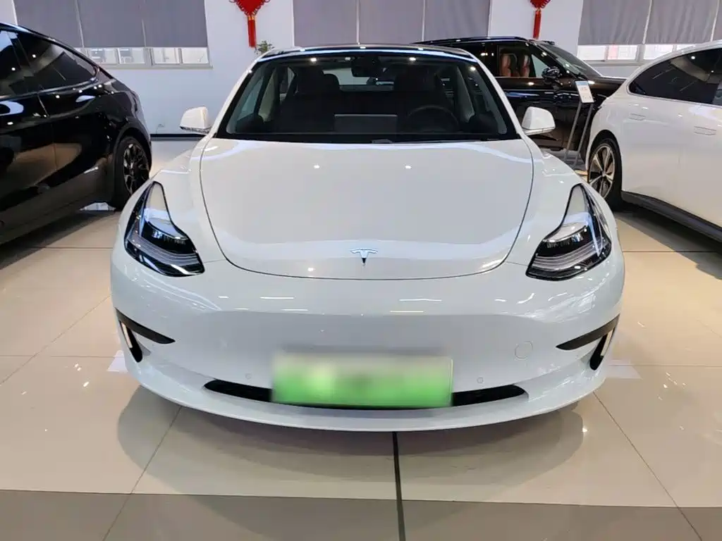 Фото 3 - Tesla Model 3