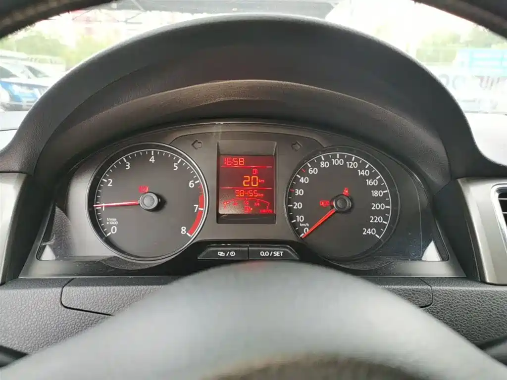 Volkswagen Santana 2015 1.6L Manual Comfort Edition фото 12