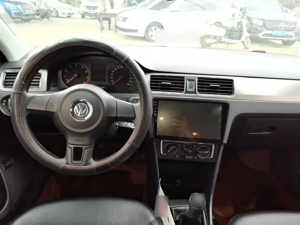 Volkswagen Santana 2015 1.6L Manual Comfort Edition фото 10