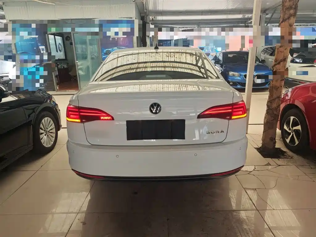 VOLKSWAGEN BORA