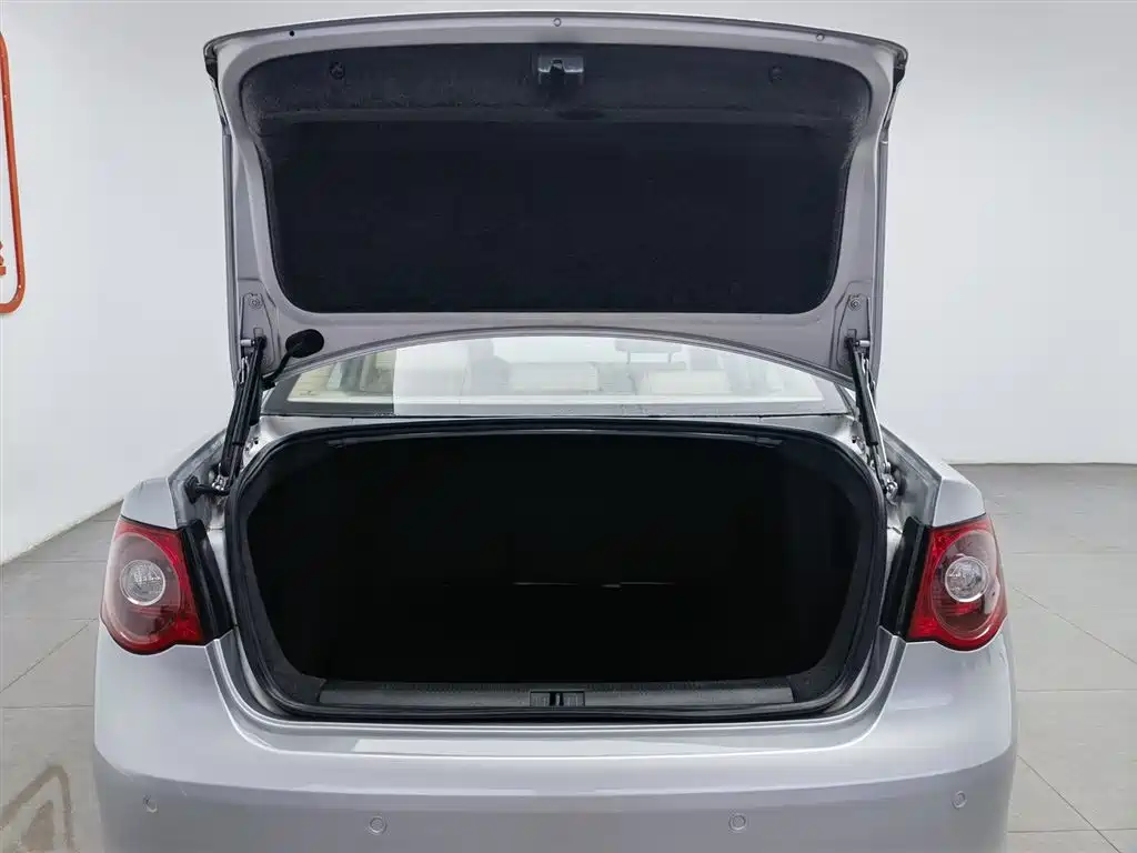 Volkswagen Sagitar 2011 1.6L Manual Comfort фото 16