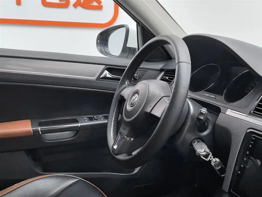 Volkswagen Bora 2014 1.6L Automatic Fashion Edition фото 22