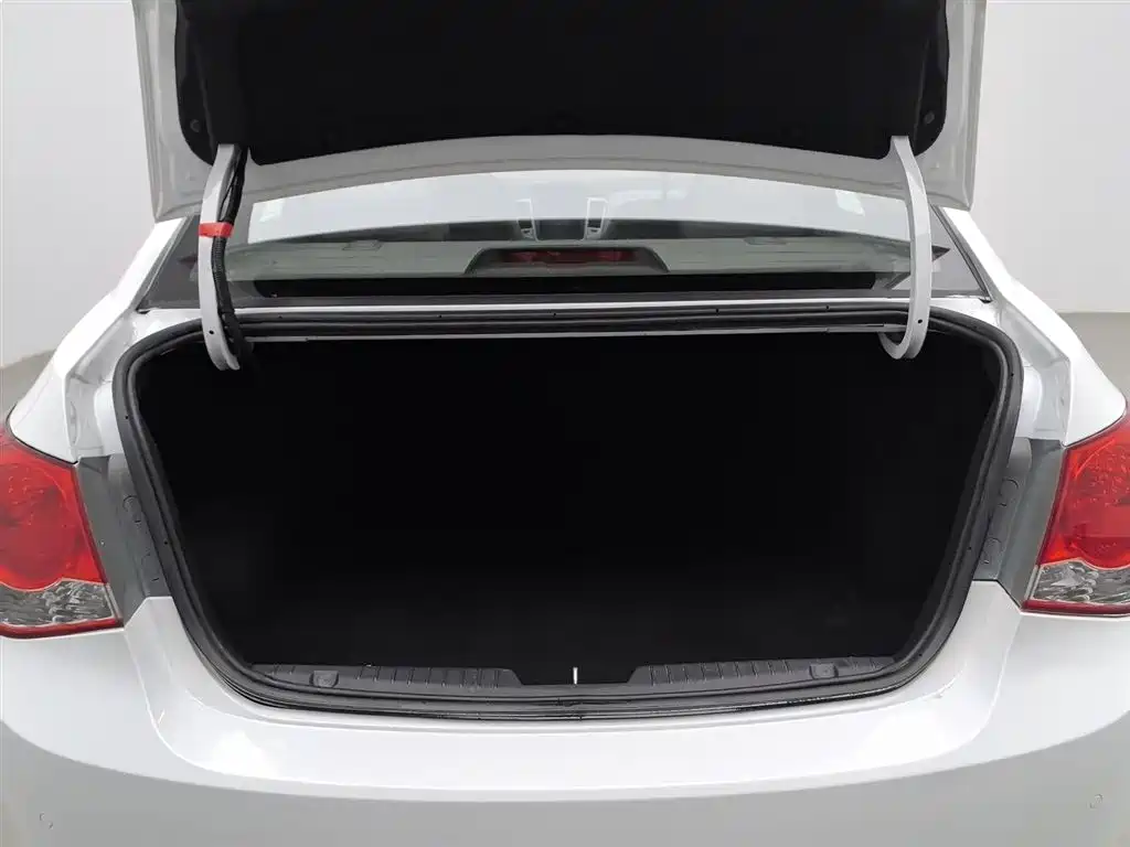 Chevrolet Cruze 2013 Model 1.6L SE AT фото 16