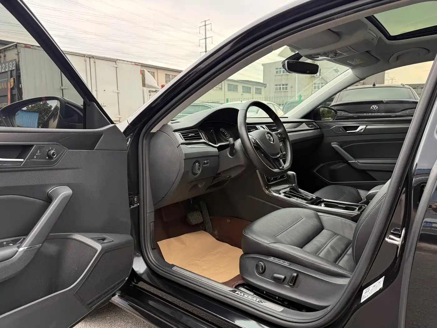 Volkswagen Passat 2017 330TSI DSG Luxury фото 19
