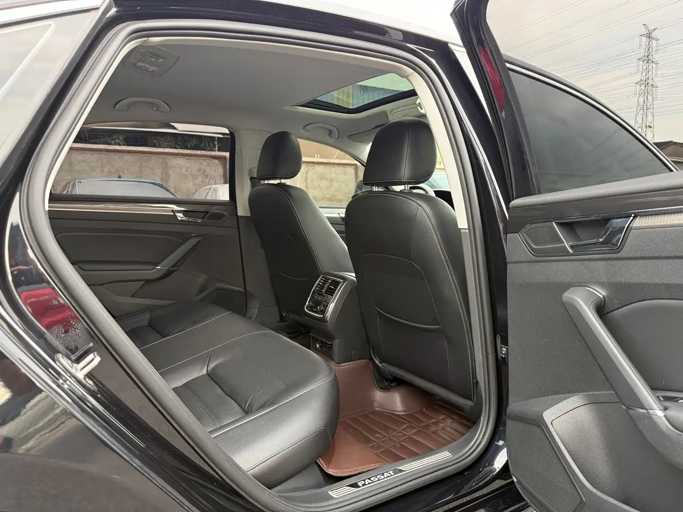 Volkswagen Passat 2017 330TSI DSG Luxury фото 20