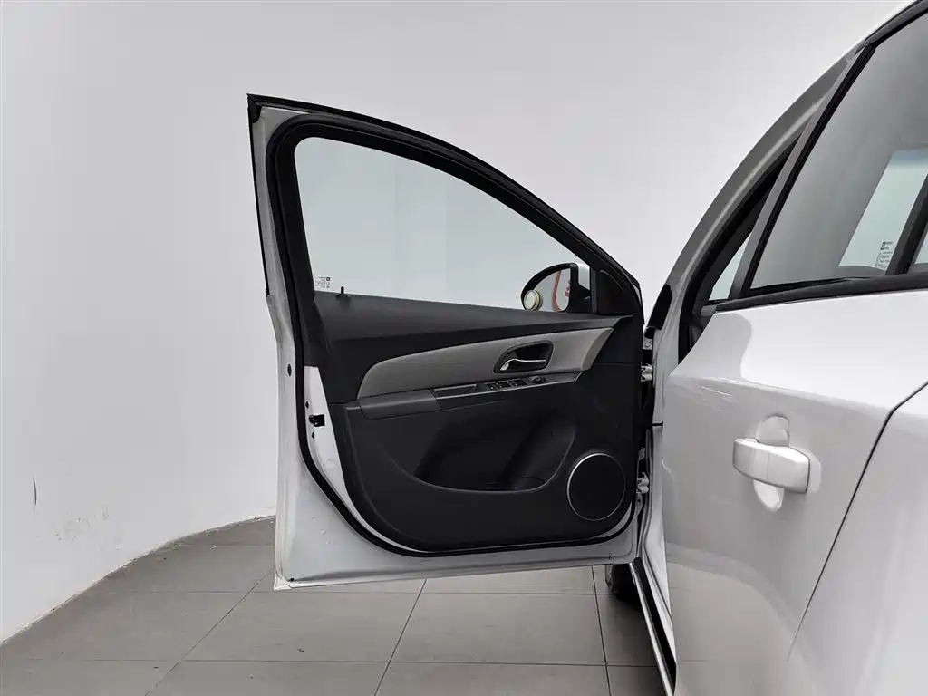 Chevrolet Cruze 2013 Model 1.6L SE AT фото 8
