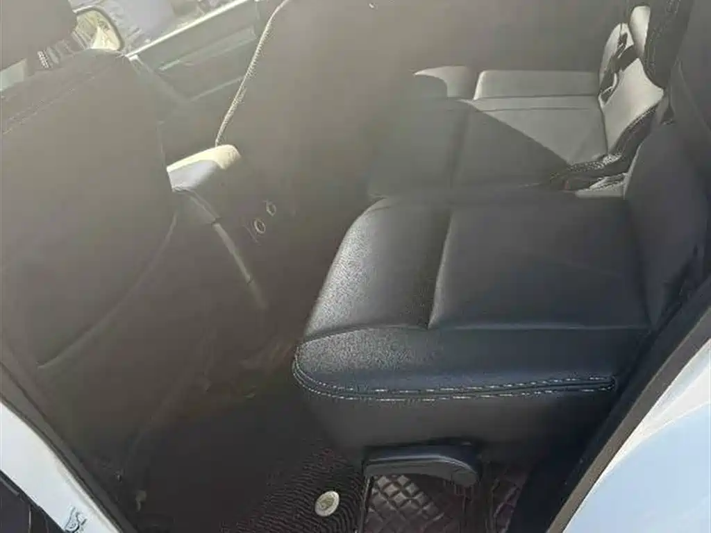 Mitsubishi Pajero (Import) 2011 3.0L Elite Premium Edition фото 4