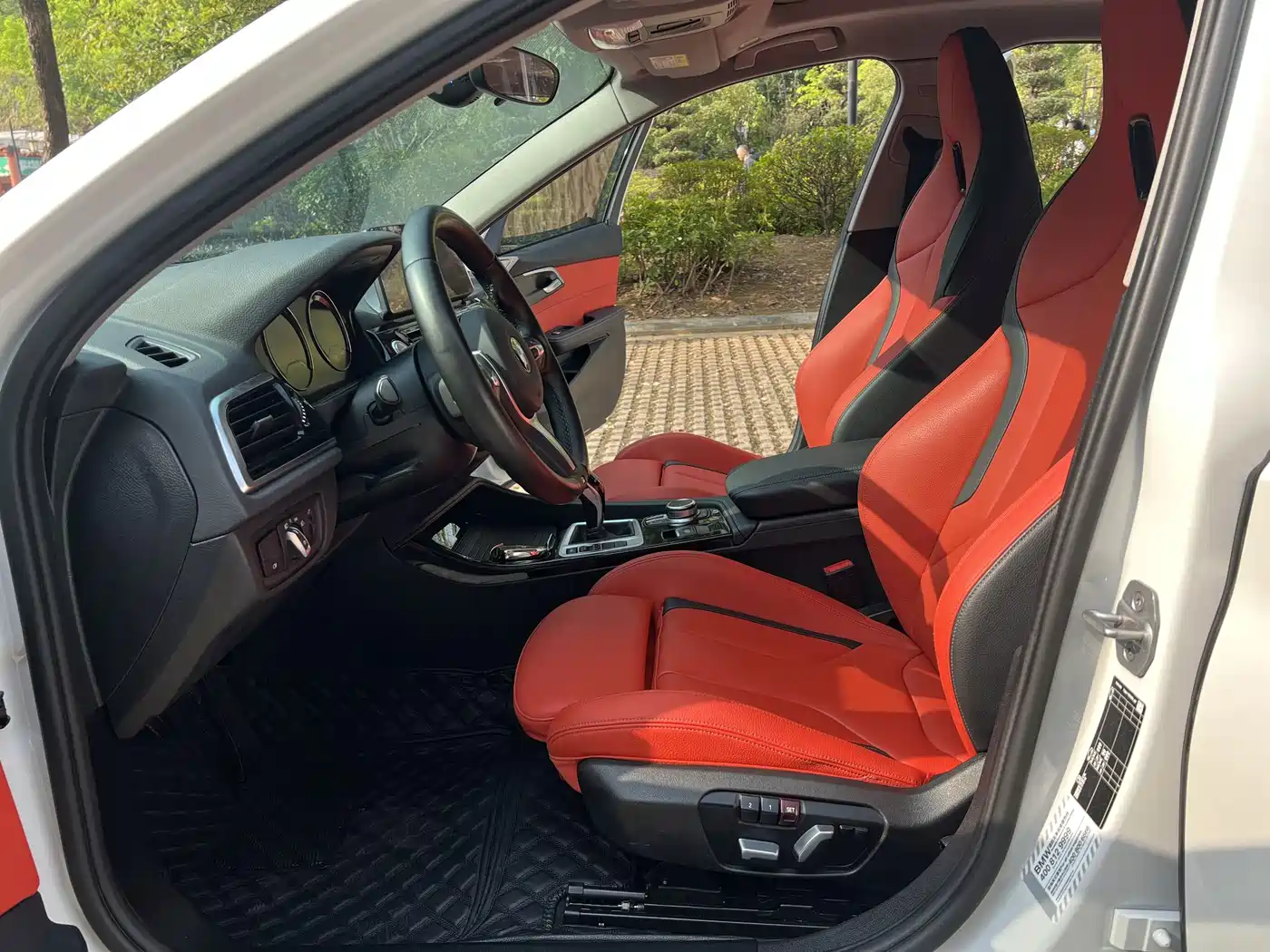BMW 1 Series 2023 125i M Sport Shadow Edition фото 5