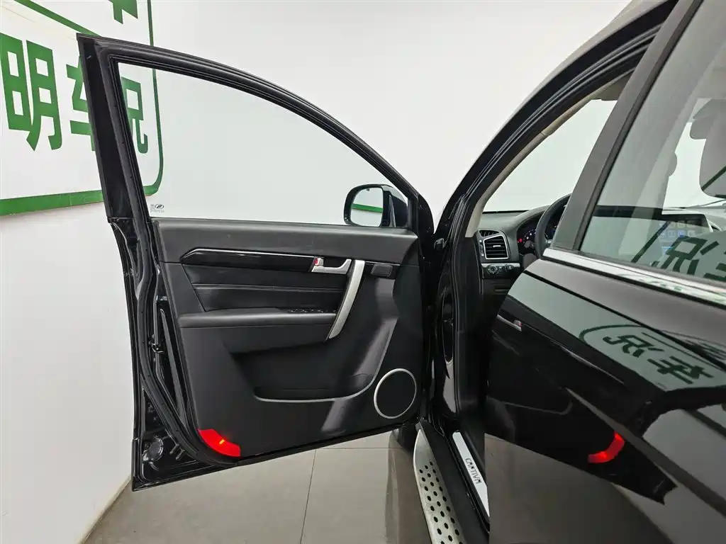 Chevrolet Captiva 2017 2.4L 2WD Luxury Edition 7-Seater фото 8