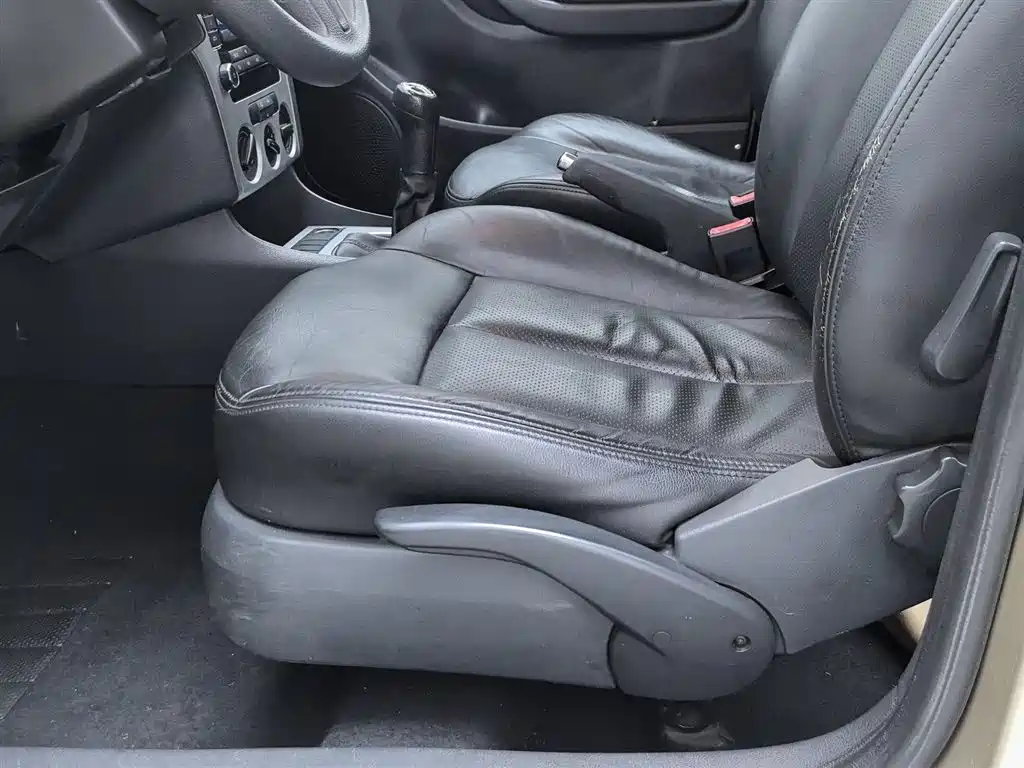 Volkswagen Lavida 2011 1.6L Manual Elegance Edition фото 20