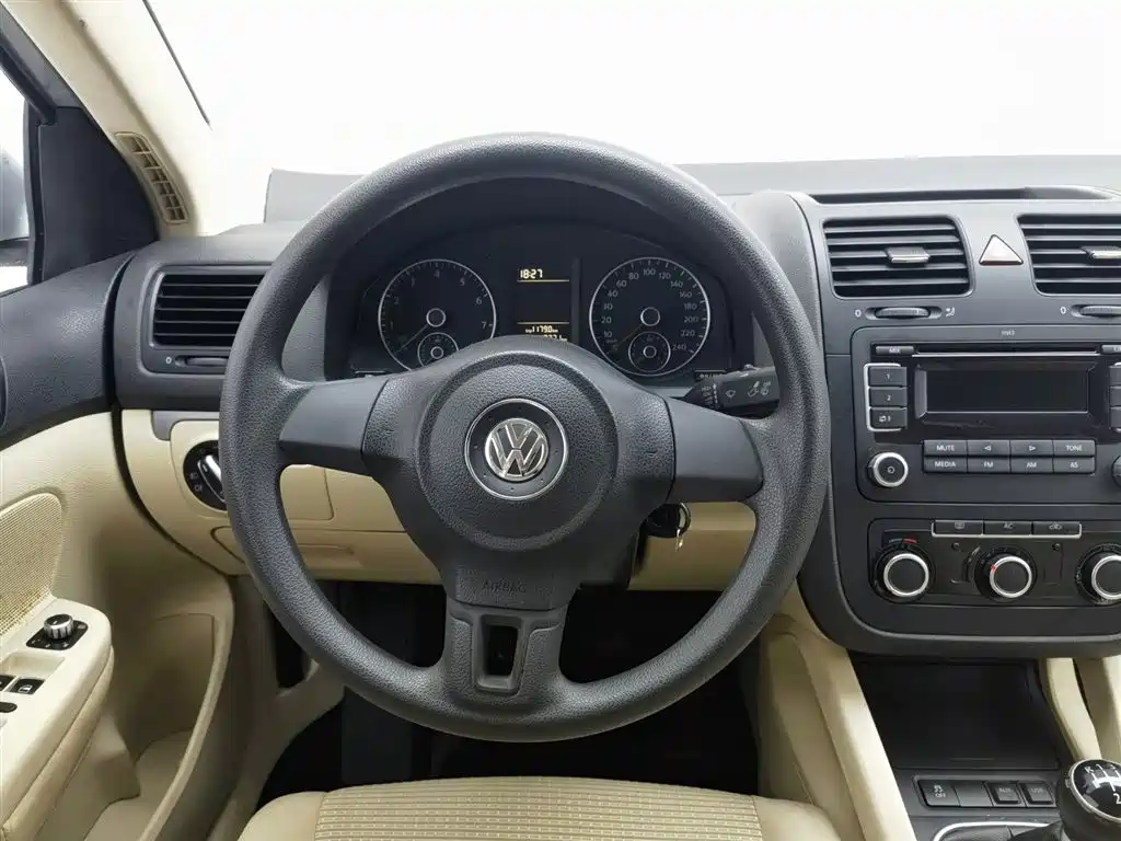 Volkswagen Sagitar 2011 1.6L Manual Comfort фото 11