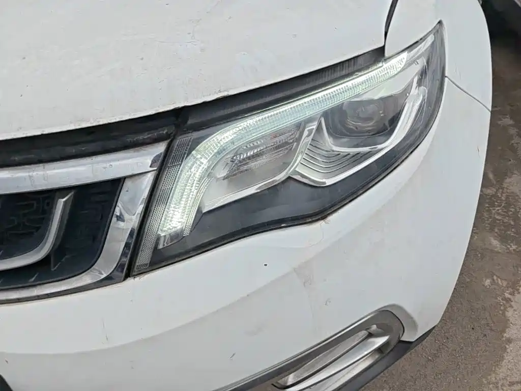 Фото 24 - Geely Atlas