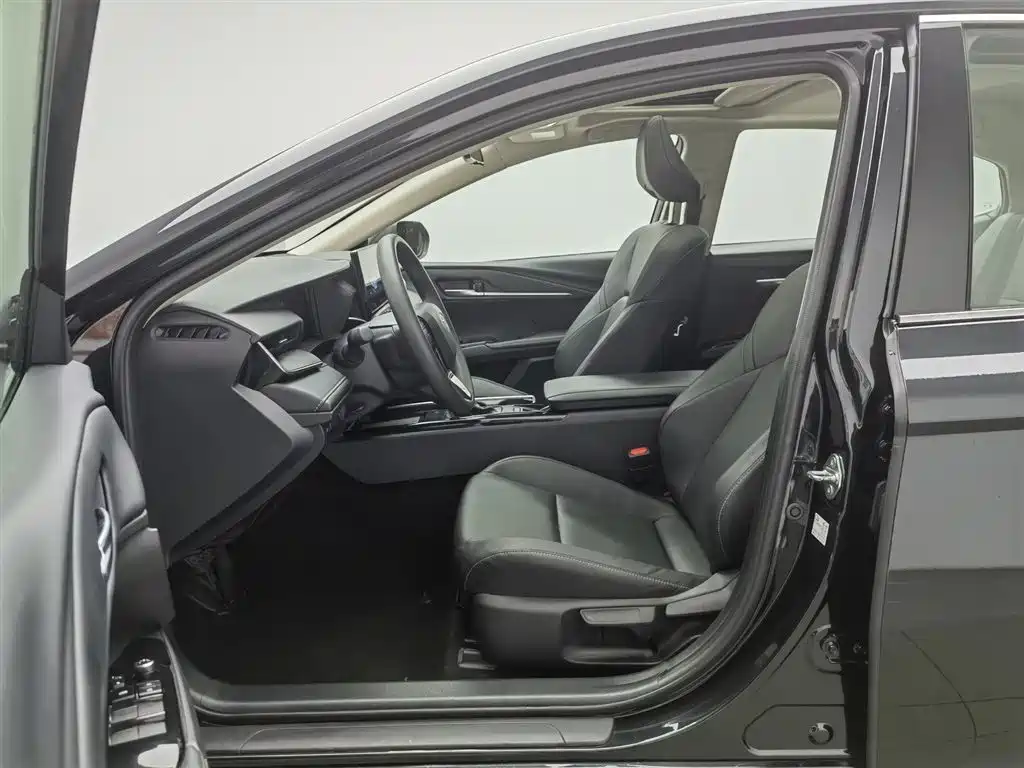 Toyota Camry 2024 2.0E Elite Edition фото 10