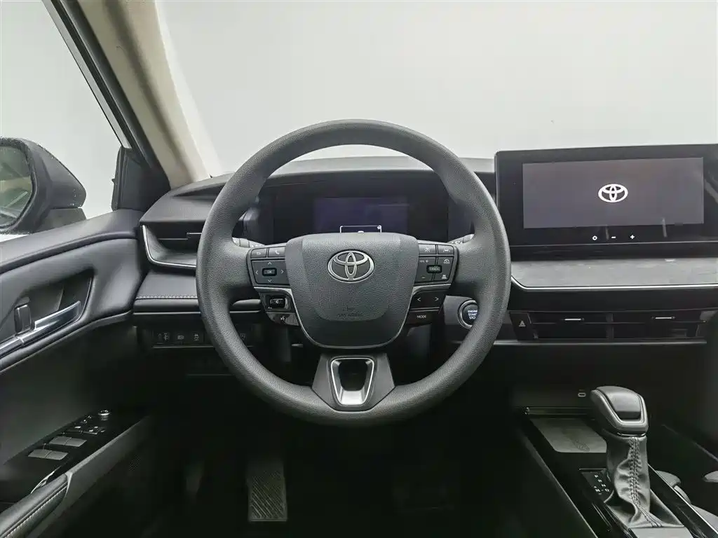 Toyota Camry 2024 2.0E Elite Edition фото 11