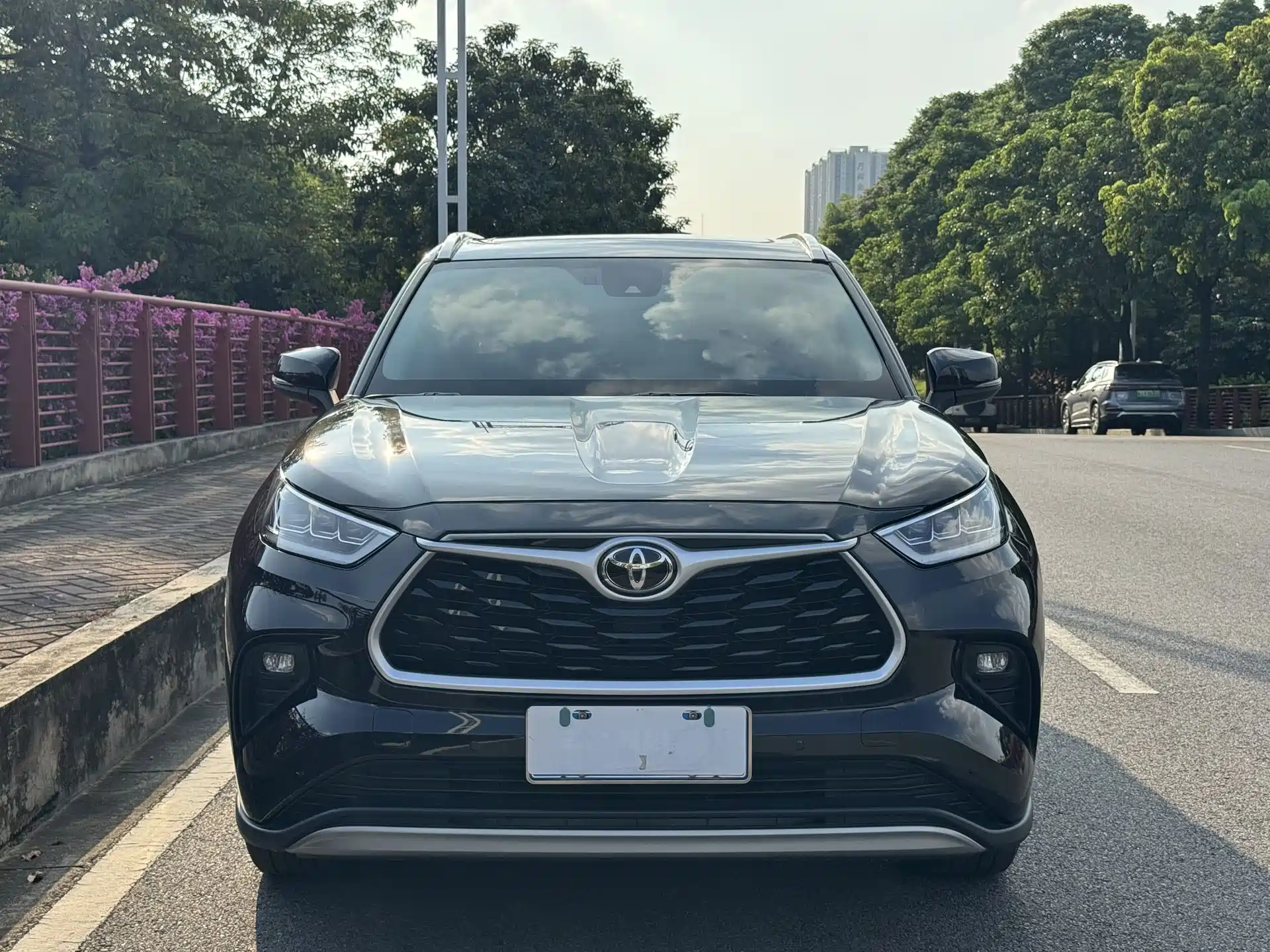Photo 2 - Toyota Highlander